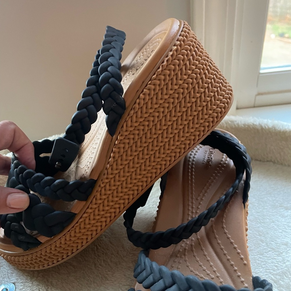 CROCS Brooklyn Woven Ankle Strap Wedge Woman’s shoes foam footbed NWOB Sz 8 - Picture 3 of 10